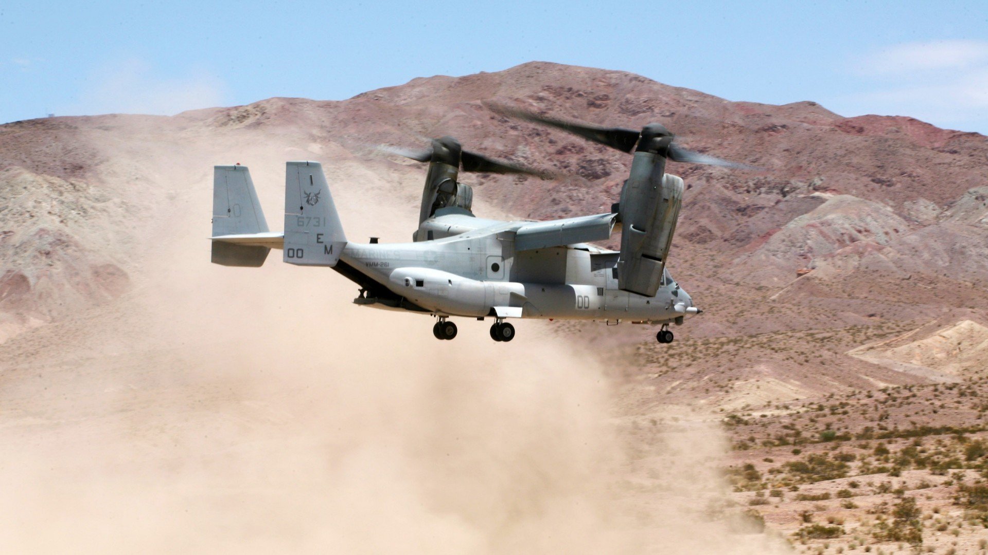 法兰克福球员努力拼搏,力争取得关键三分,法兰克福球队身价