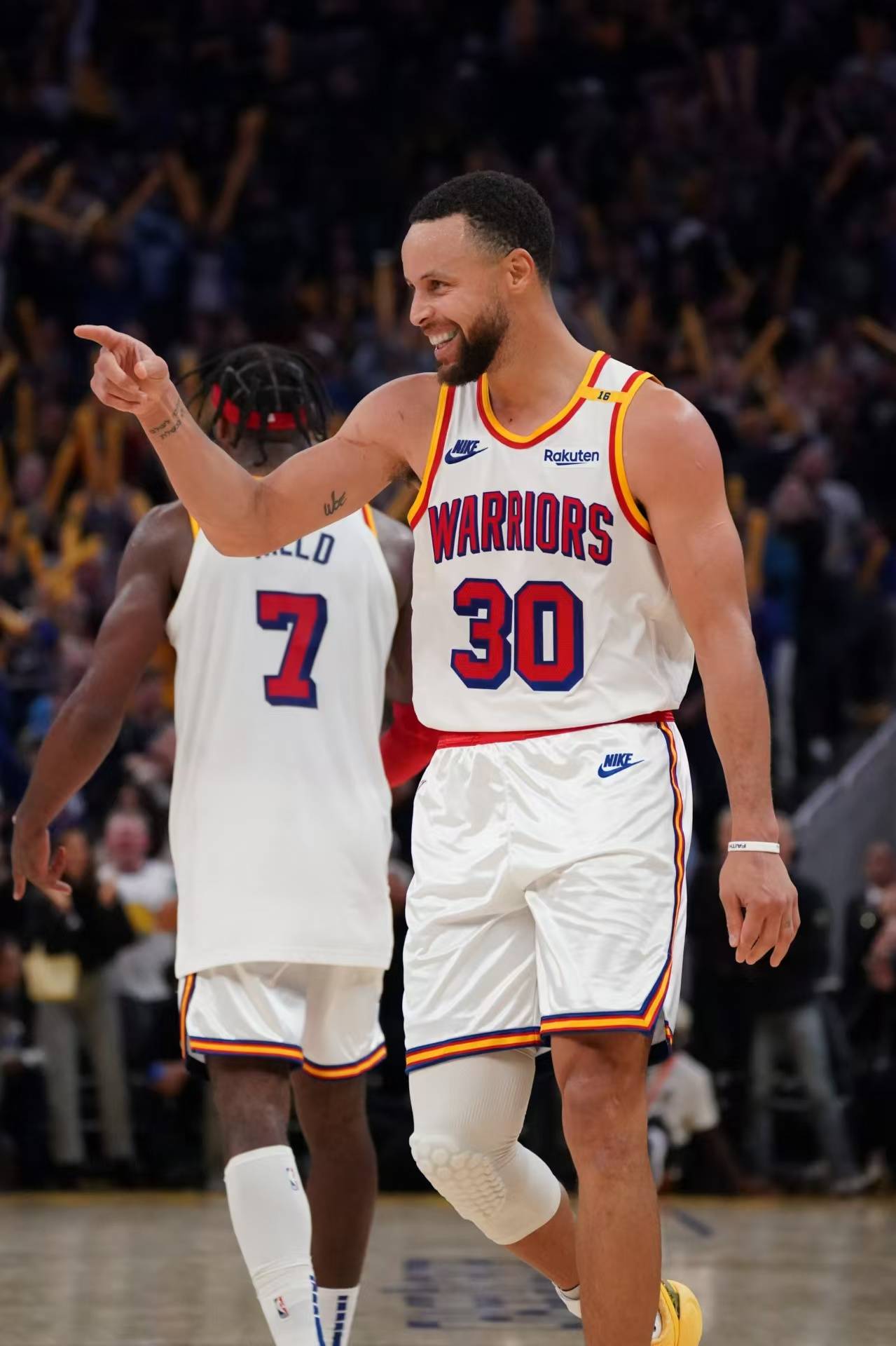 关于开云体育：勇士队战术调整：科尔尝试新阵容，提升进攻多样性的信息