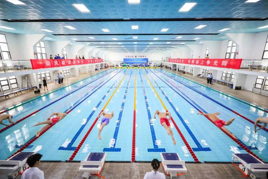 包含开云体育:国际游泳大赛各国选手竞争激烈，谁将夺冠？的词条