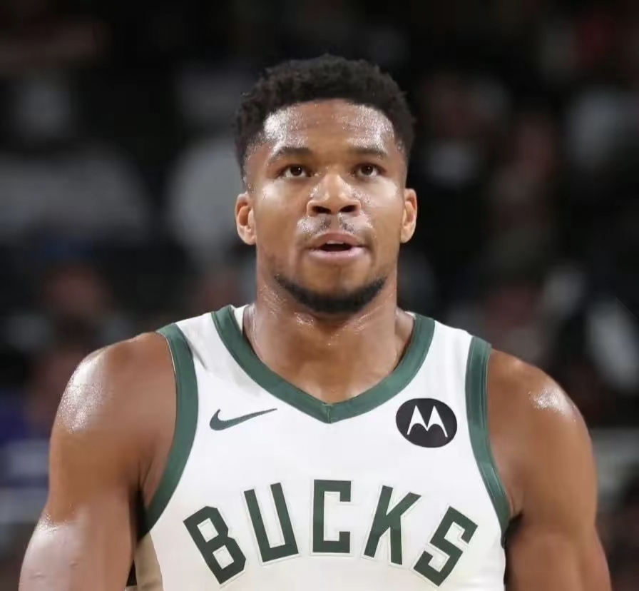 关于开云体育:雄鹿队字母哥的个人技术特点：如何继续进化，成为更全面的球员，统治联盟？的信息