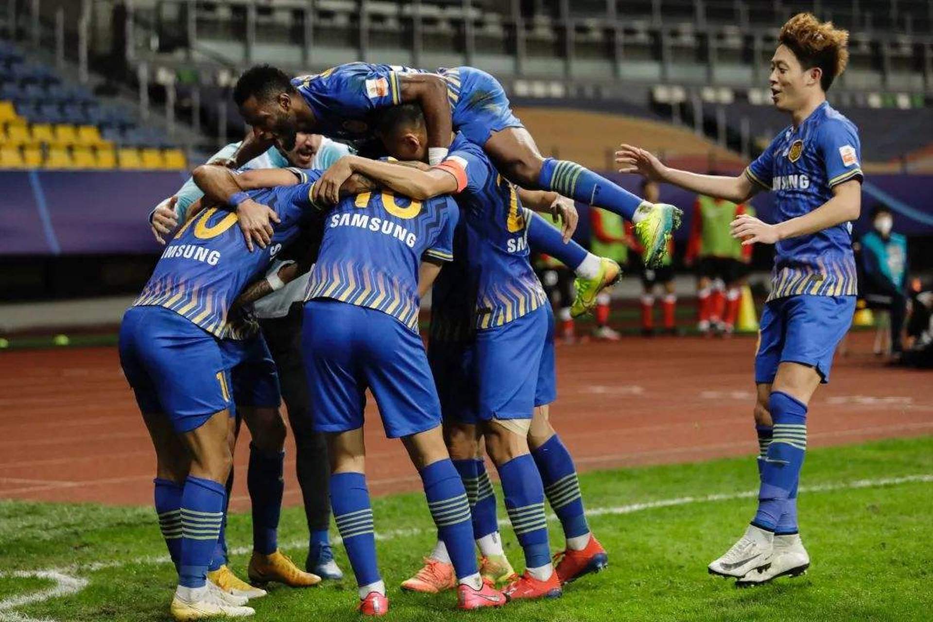 开云体育:足协杯冷门不断:业余球队再爆冷,职业球队需警惕 开云体育:足协杯冷门不断:业余球队再爆冷,职业球队需警惕